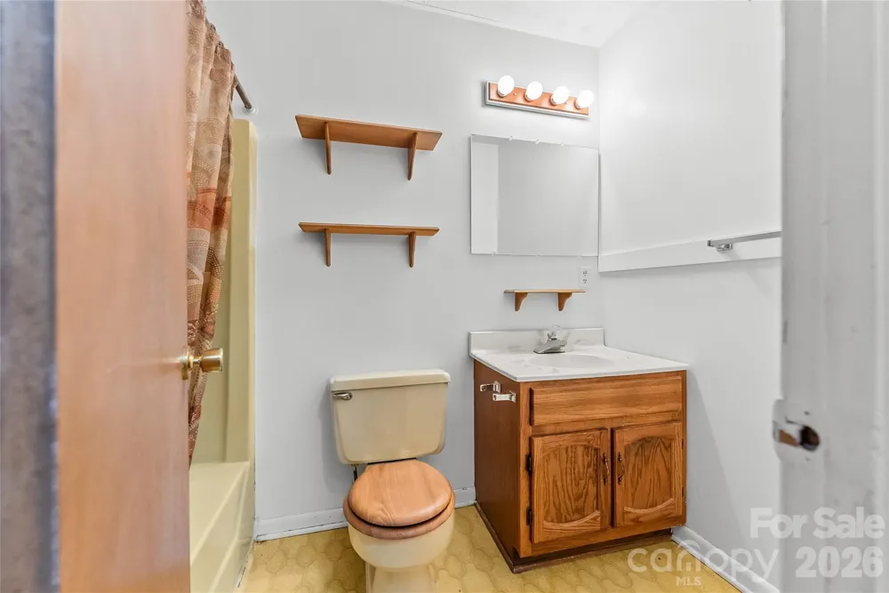 100 Stonewall Avenue Swannanoa, NC 28778