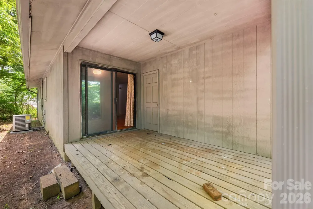 100 Stonewall Avenue Swannanoa, NC 28778