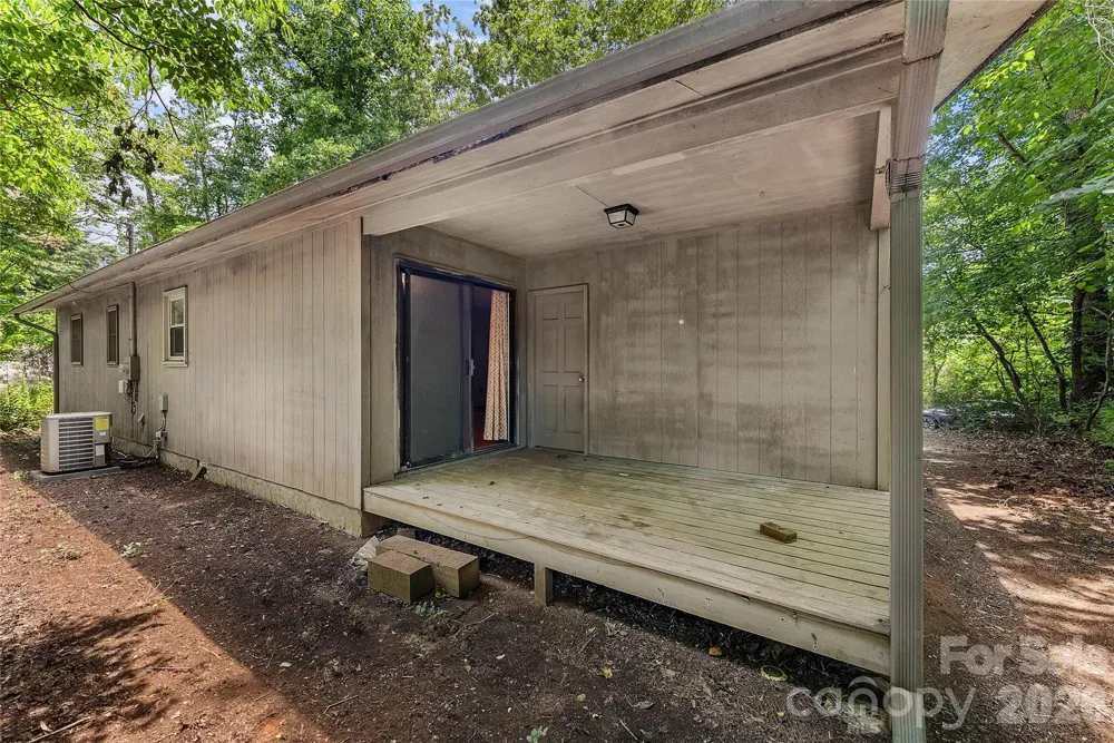100 Stonewall Avenue Swannanoa, NC 28778