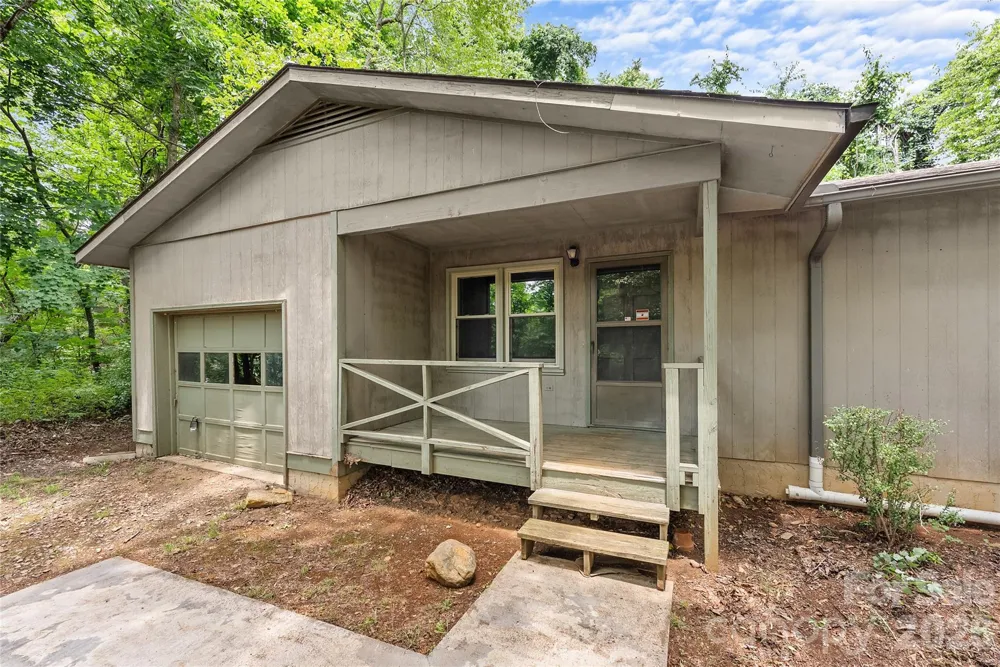 100 Stonewall Avenue Swannanoa, NC 28778