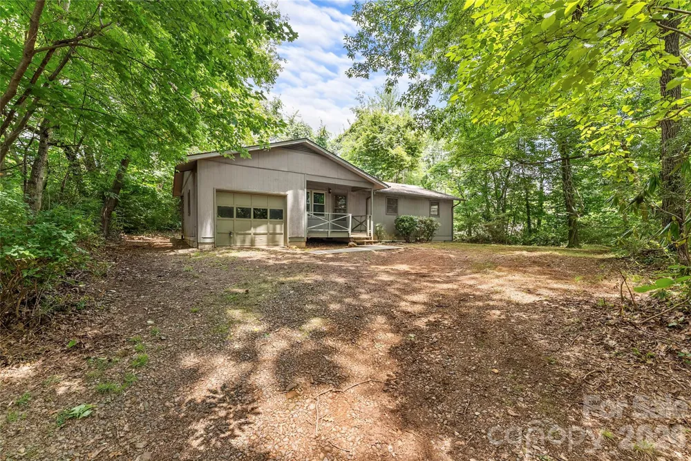 100 Stonewall Avenue Swannanoa, NC 28778