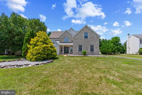 4 TRAVERTINE COURT
