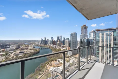44 East Avenue #3402