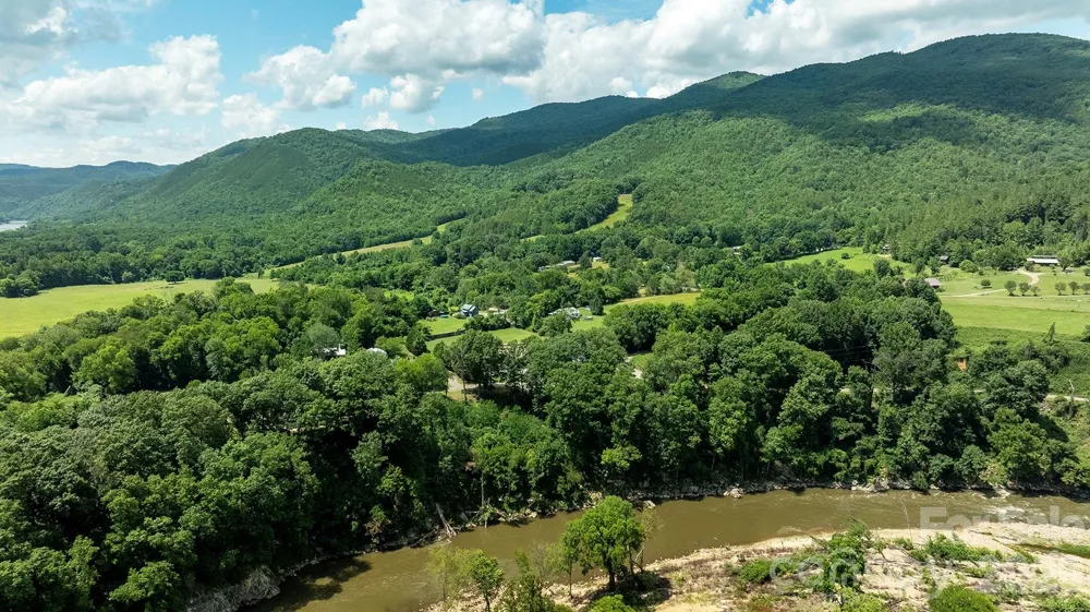 765 River Road Hot Springs, NC 28743