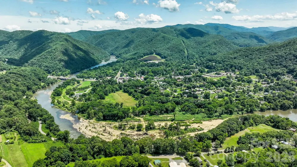 765 River Road Hot Springs, NC 28743