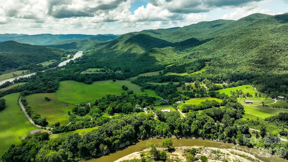 765 River Road Hot Springs, NC 28743