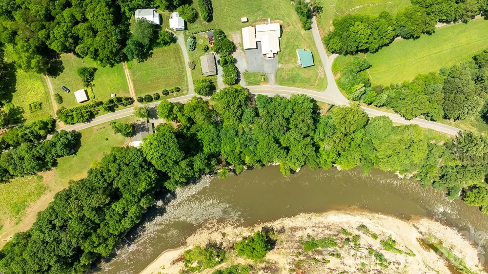765 River Road Hot Springs, NC 28743