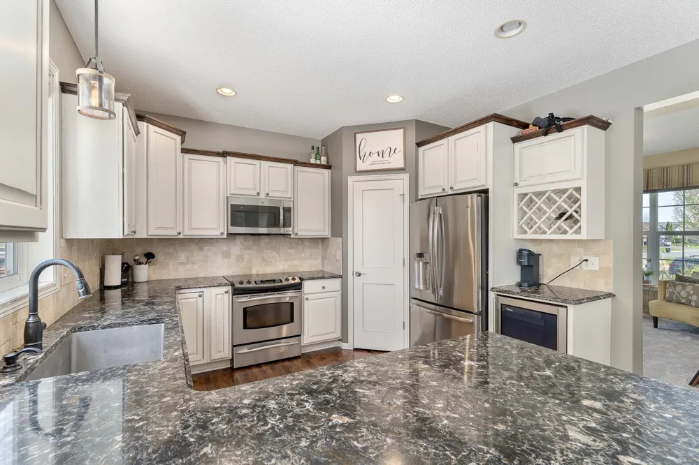924 Ivy Hills Road Belle Plaine, MN 56011