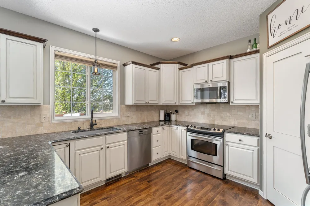 924 Ivy Hills Road Belle Plaine, MN 56011