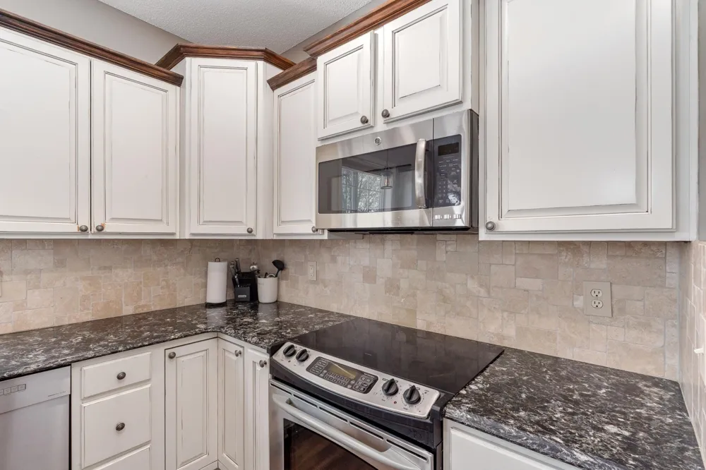 924 Ivy Hills Road Belle Plaine, MN 56011