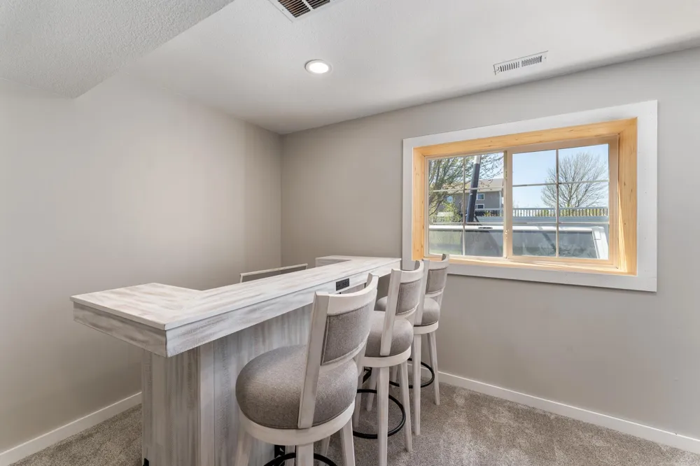 924 Ivy Hills Road Belle Plaine, MN 56011