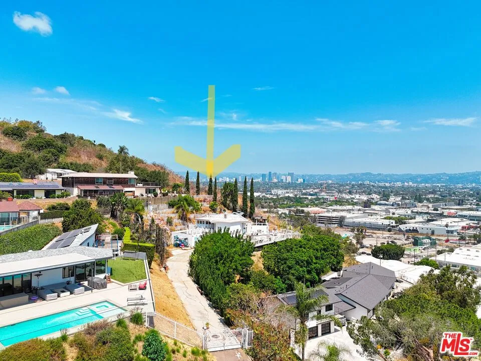 5957 Wrightcrest Drive Culver City, CA 90232