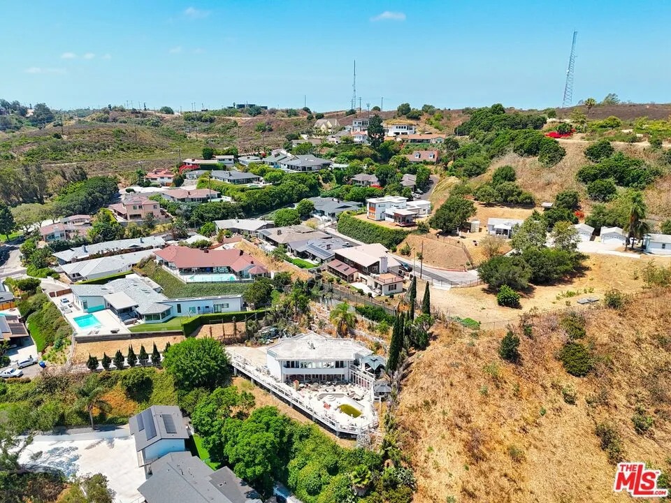 5957 Wrightcrest Drive Culver City, CA 90232