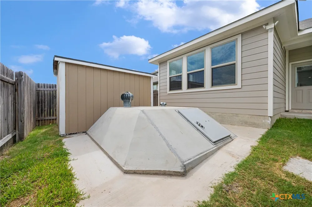 101 S Quiet Man Drive Jarrell, TX 76537