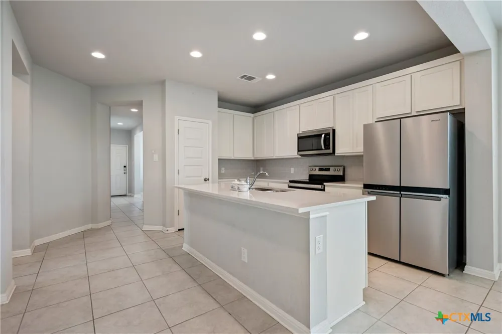 101 S Quiet Man Drive Jarrell, TX 76537