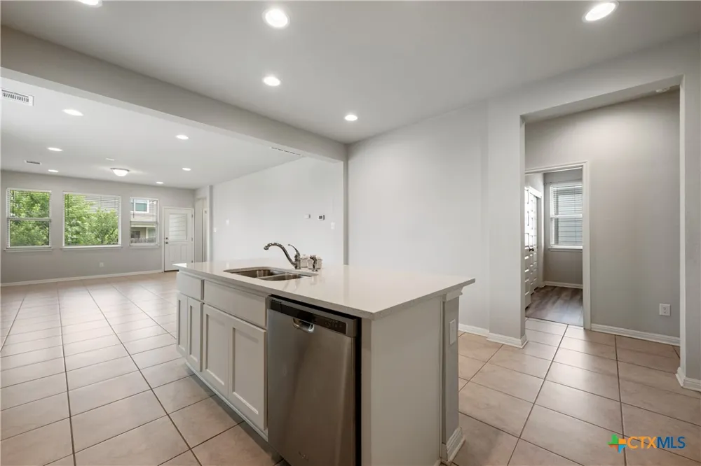 101 S Quiet Man Drive Jarrell, TX 76537