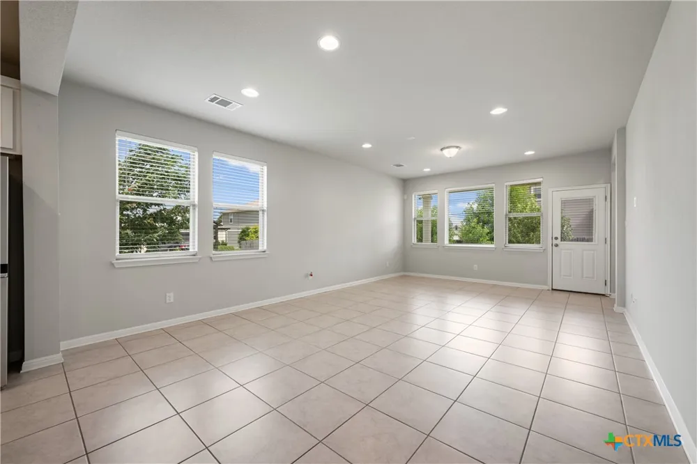 101 S Quiet Man Drive Jarrell, TX 76537