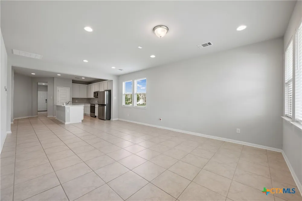 101 S Quiet Man Drive Jarrell, TX 76537