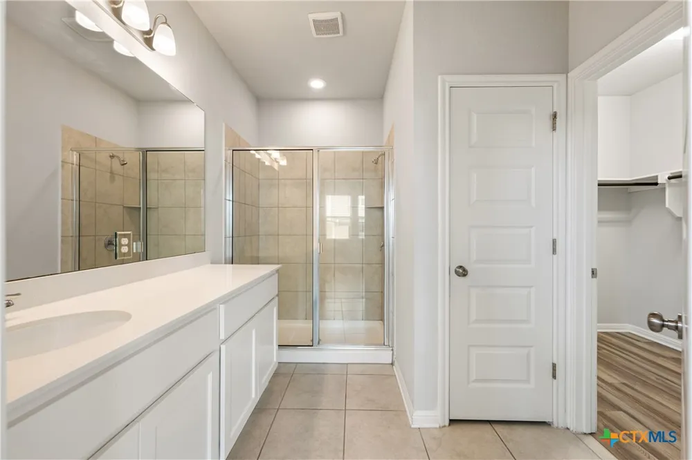 101 S Quiet Man Drive Jarrell, TX 76537
