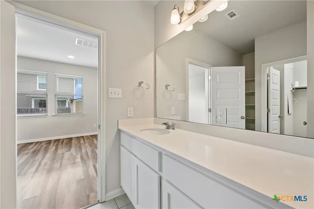 101 S Quiet Man Drive Jarrell, TX 76537