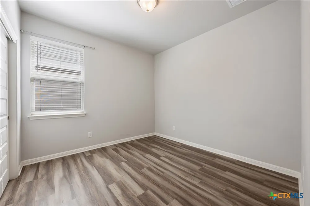 101 S Quiet Man Drive Jarrell, TX 76537