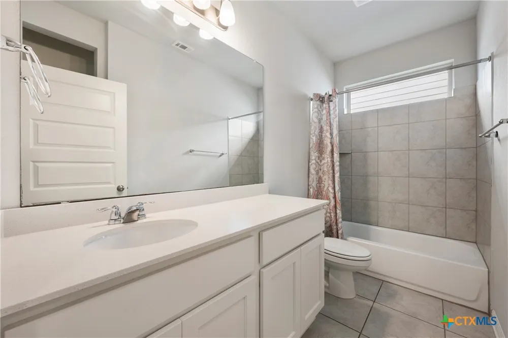 101 S Quiet Man Drive Jarrell, TX 76537