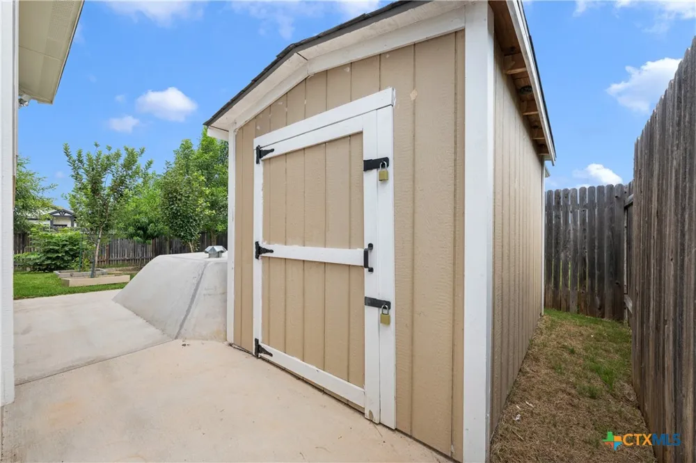 101 S Quiet Man Drive Jarrell, TX 76537