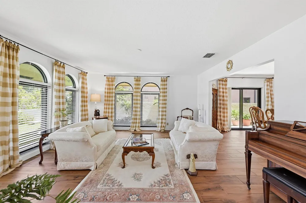 370 SE 13th Avenue Pompano Beach, FL 33060