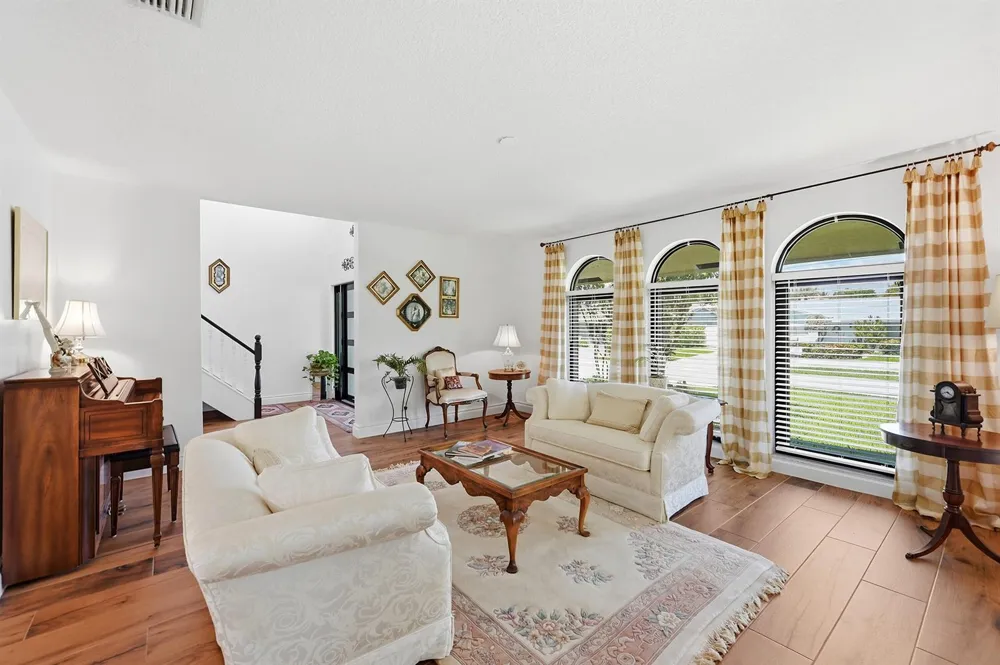 370 SE 13th Avenue Pompano Beach, FL 33060