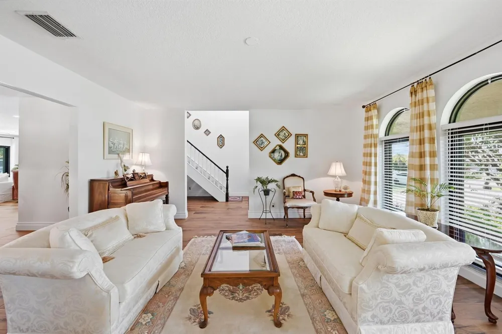 370 SE 13th Avenue Pompano Beach, FL 33060