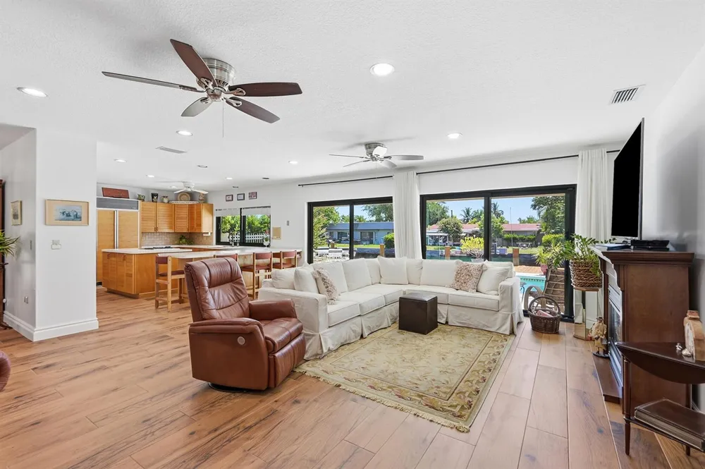 370 SE 13th Avenue Pompano Beach, FL 33060