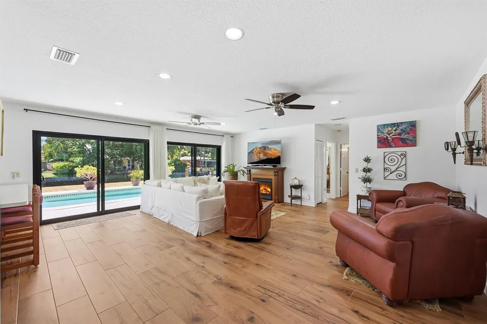 370 SE 13th Avenue Pompano Beach, FL 33060