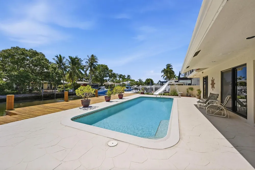 370 SE 13th Avenue Pompano Beach, FL 33060
