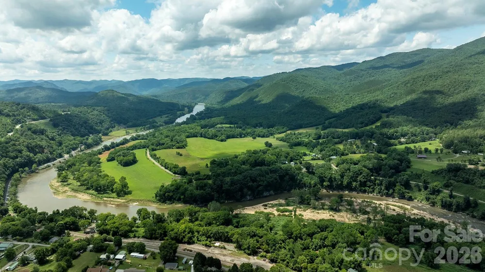 821 River Road Hot Springs, NC 28743