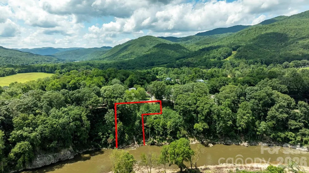 821 River Road Hot Springs, NC 28743