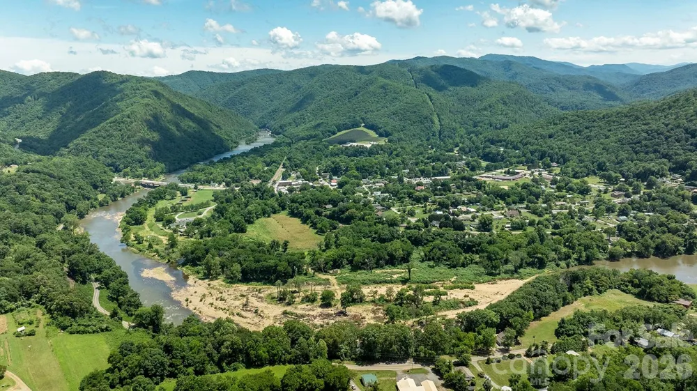 821 River Road Hot Springs, NC 28743