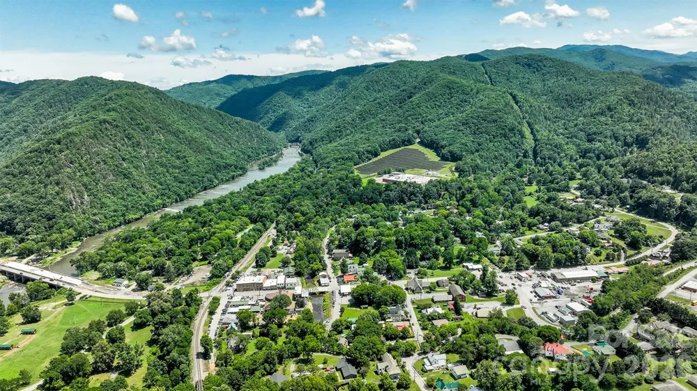 821 River Road Hot Springs, NC 28743