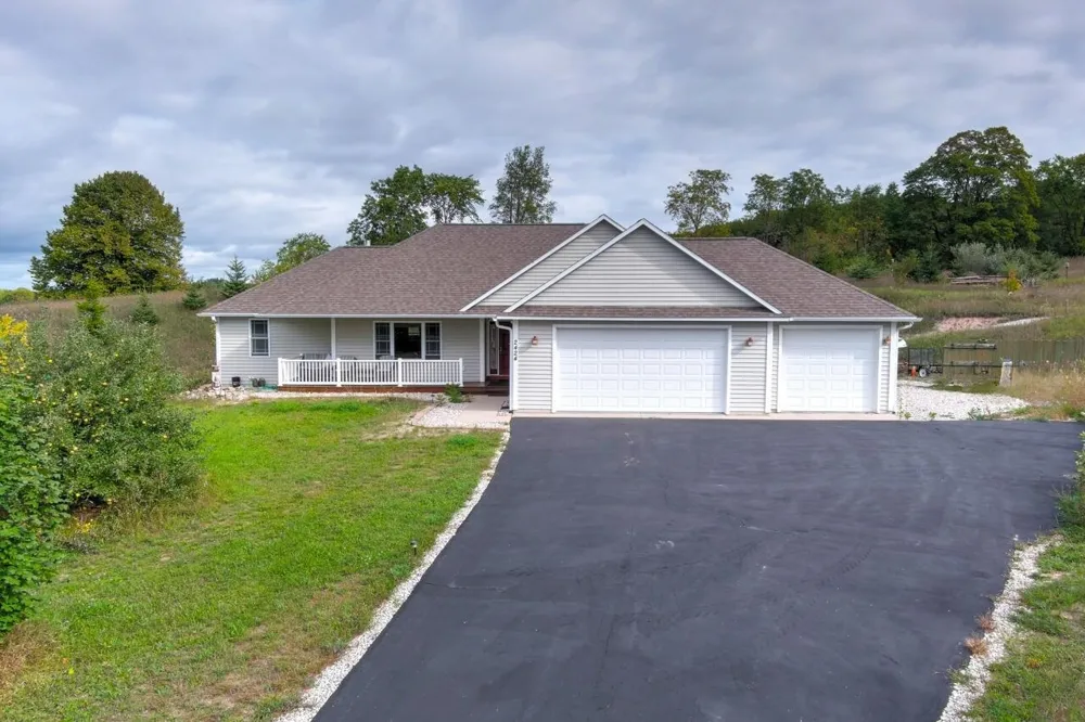 2424 Tyler Hills Drive Long Lake Township, MI 49685