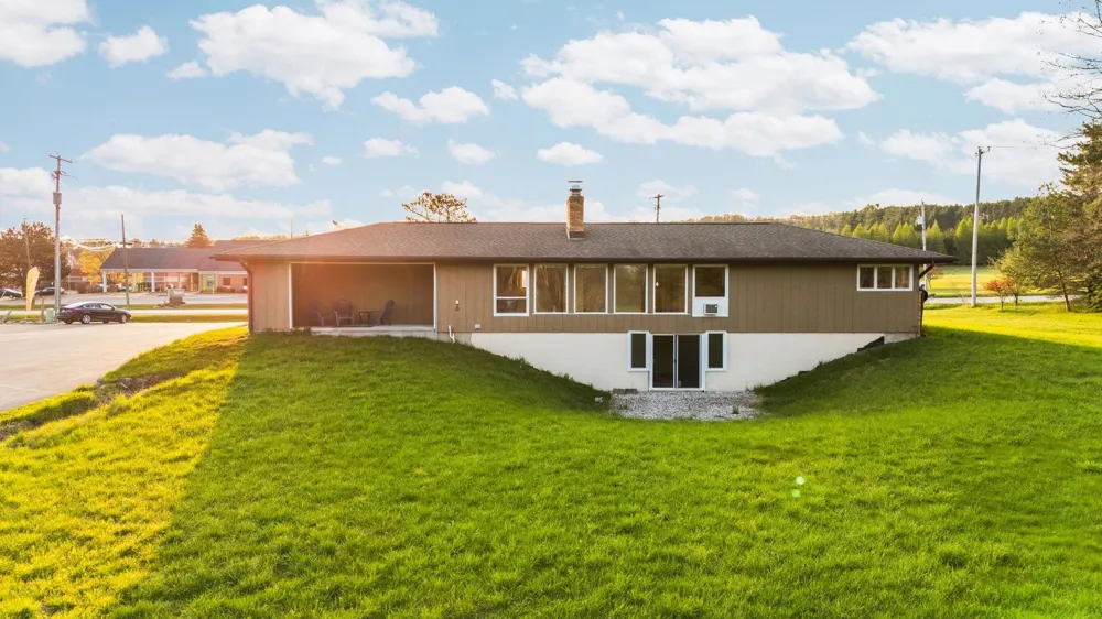 402 S Division Street Kearney Township, MI 49615