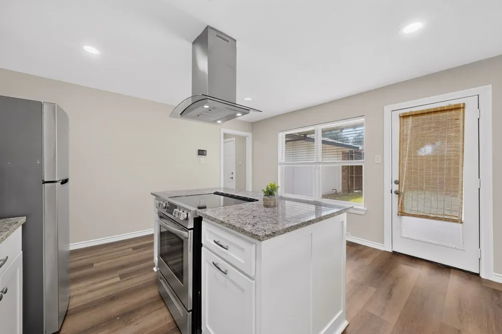 2802 Green Oaks Drive Garland, TX 75040