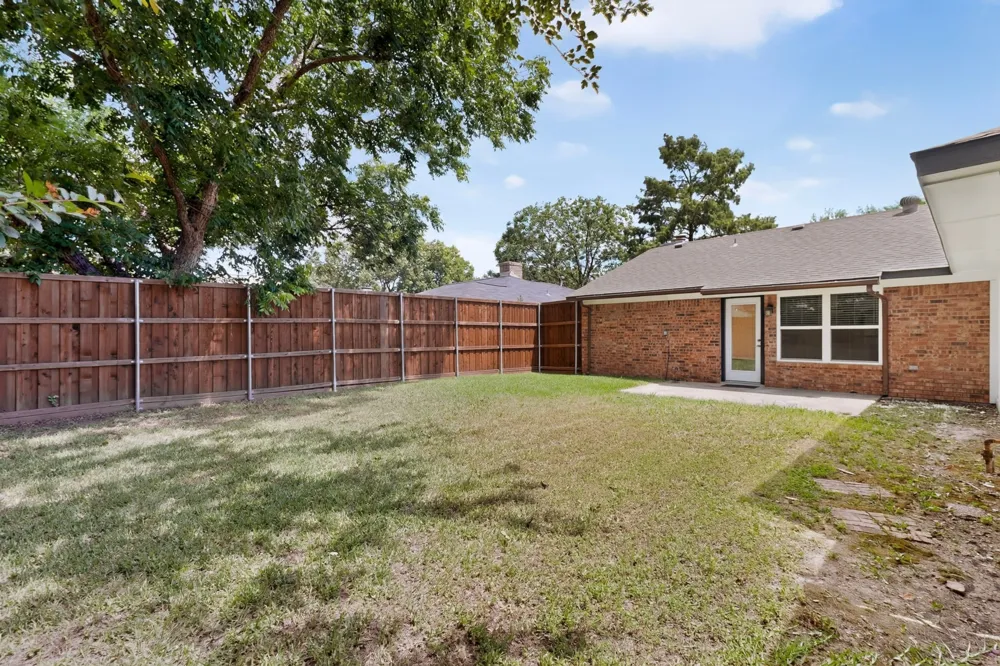 2802 Green Oaks Drive Garland, TX 75040