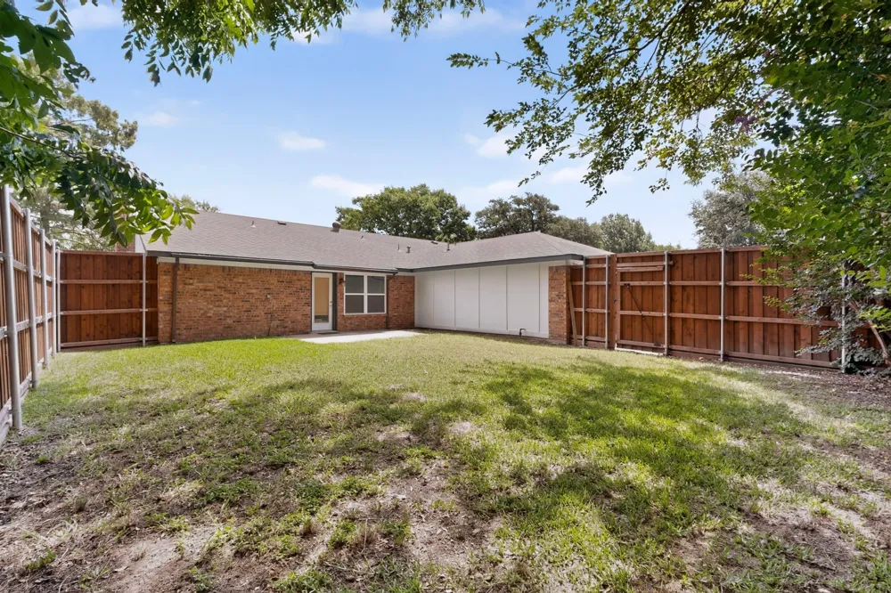 2802 Green Oaks Drive Garland, TX 75040