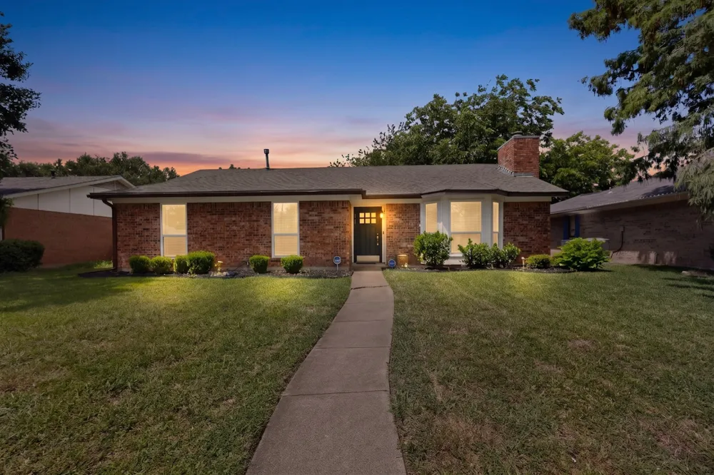 2802 Green Oaks Drive Garland, TX 75040