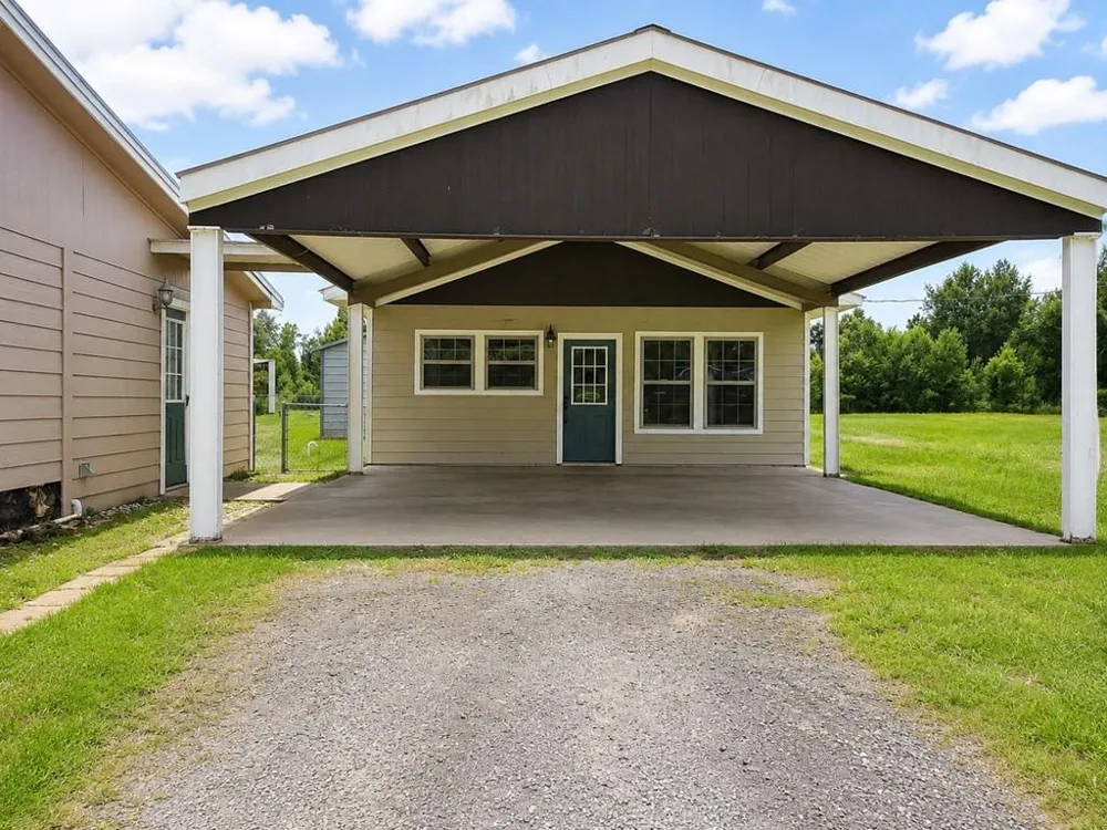 829 Fm 1004 W Kirbyville, TX 75956