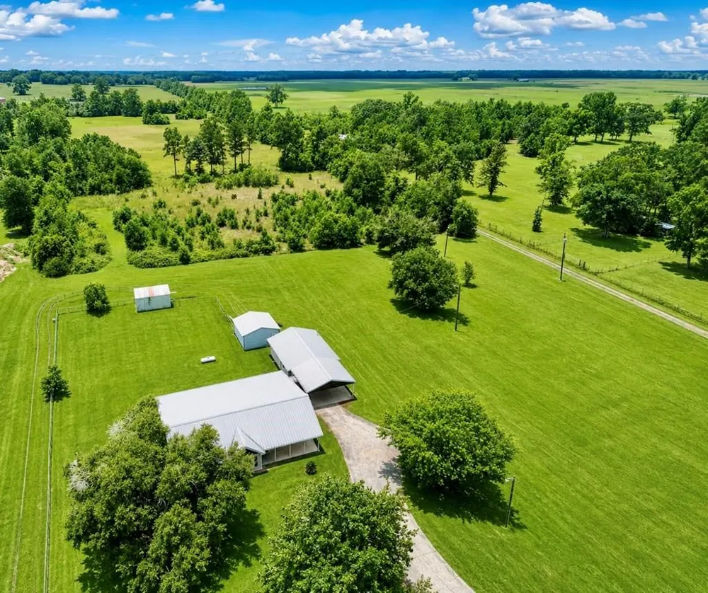 829 Fm 1004 W Kirbyville, TX 75956