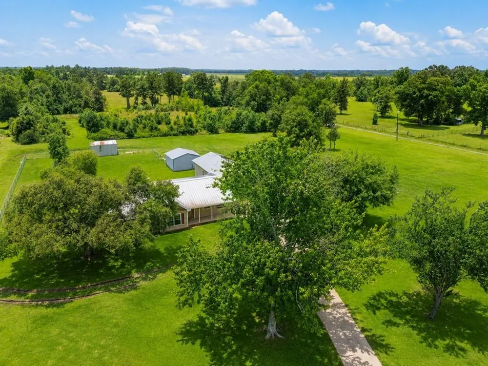 829 Fm 1004 W Kirbyville, TX 75956