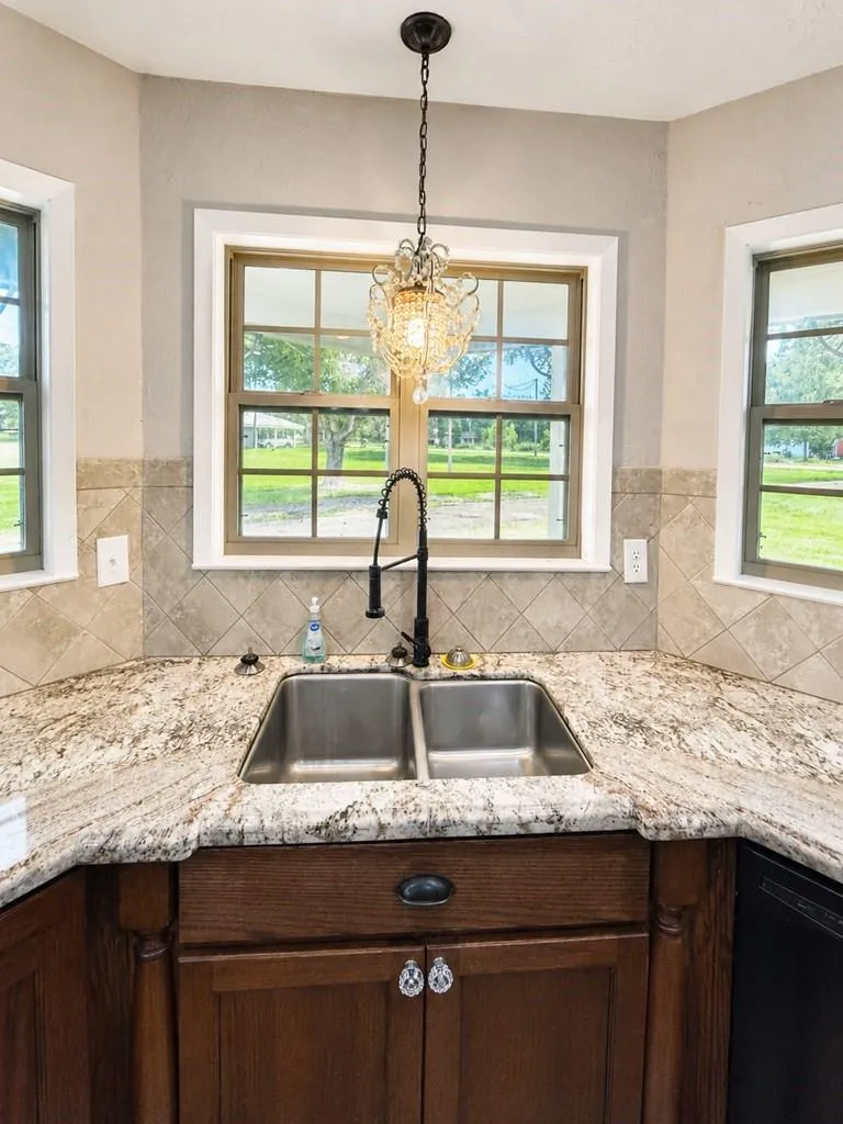 829 Fm 1004 W Kirbyville, TX 75956