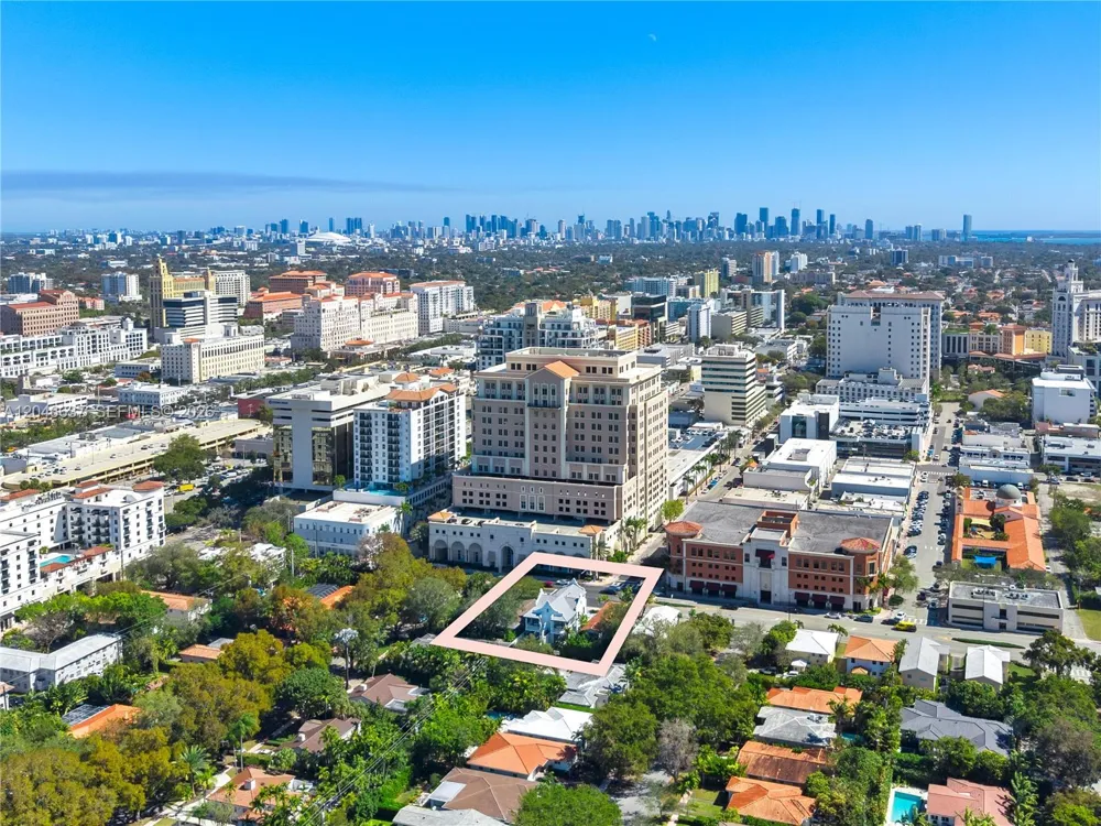 2712 S Le Jeune Rd Coral Gables, FL 33134