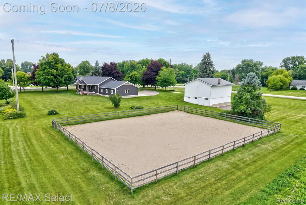 11025 Davison Road Davison Township, MI 48423
