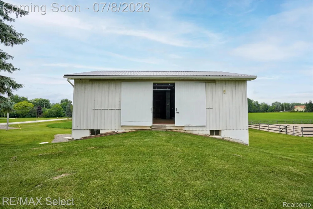 11025 Davison Road Davison Township, MI 48423